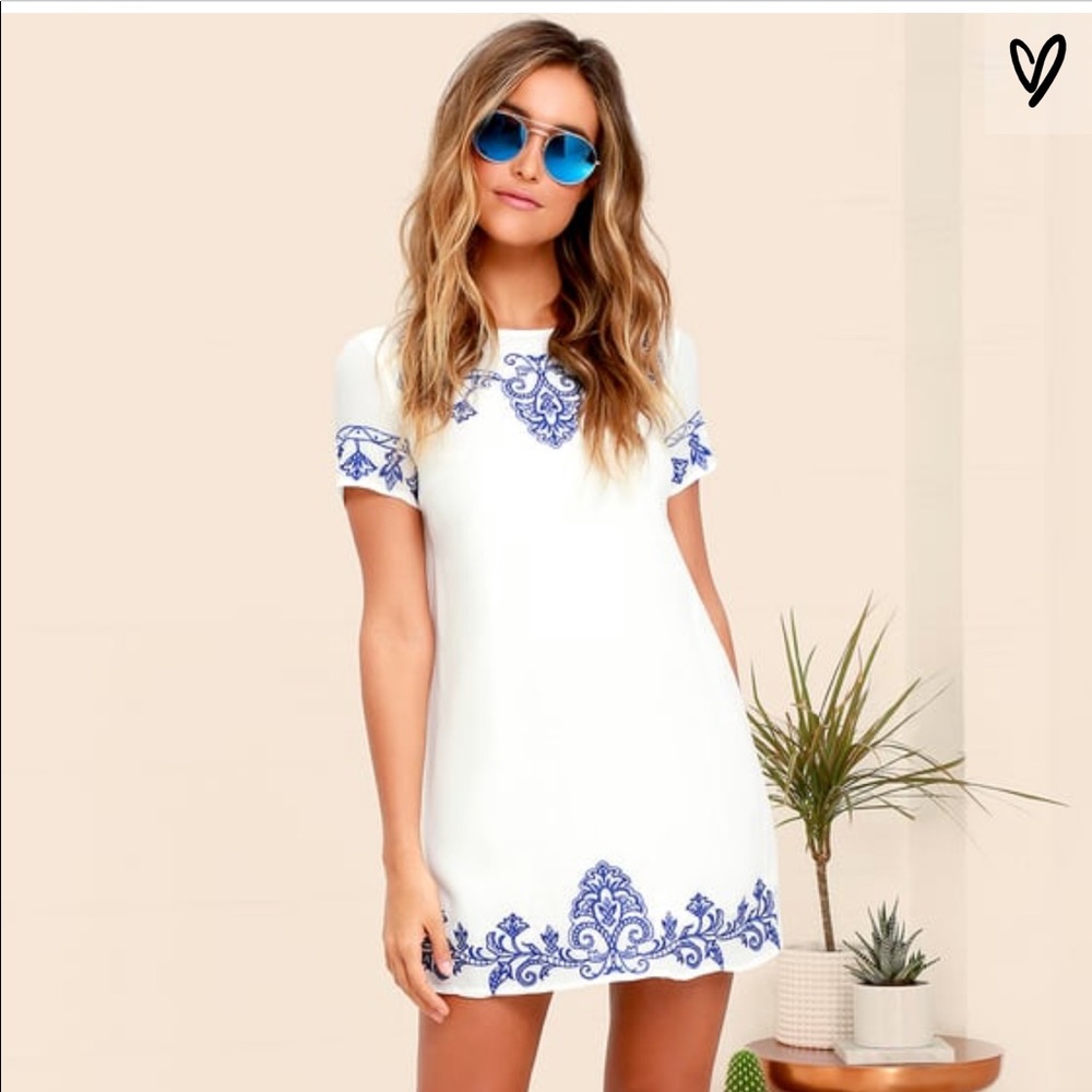 Lulu’s White and Blue Shift Dress Large
